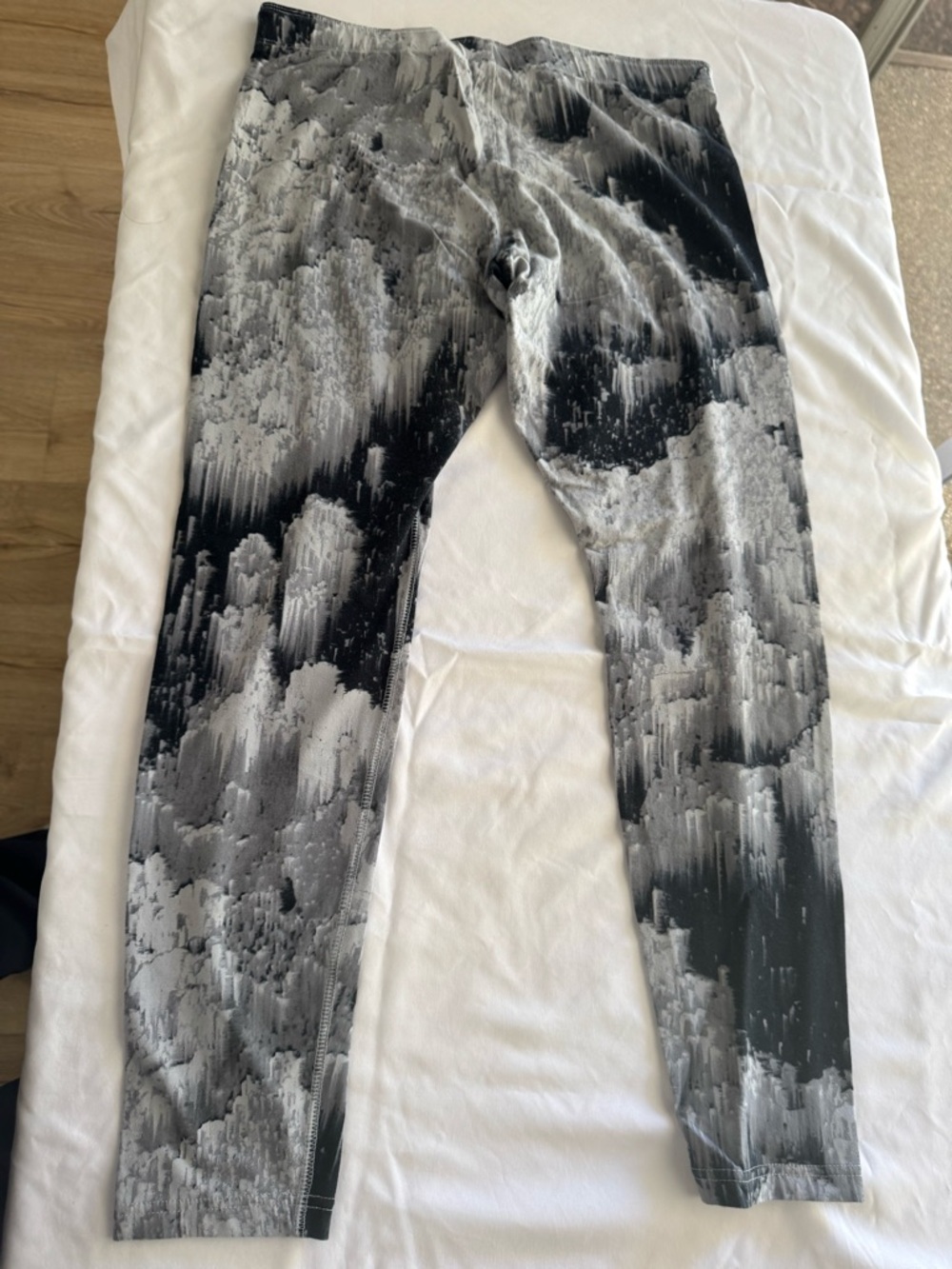 Nike Gray and Black Abstract Print Leggings